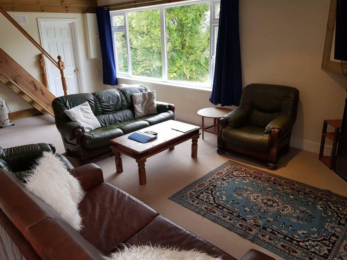 The Studio, Lowenva Редрът Екстериор снимка